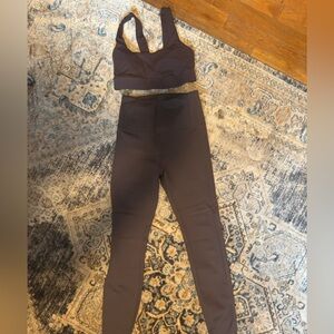 Vuori Brown High-Waist Leggings with Matching Sports Bra